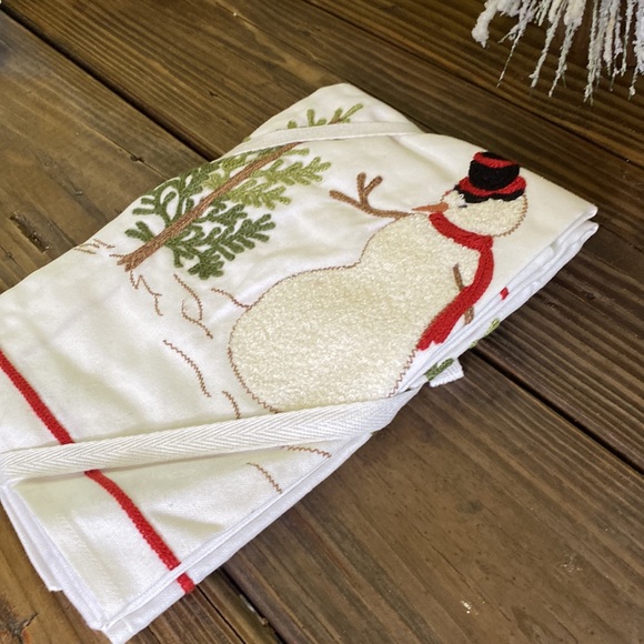 Williams Sonoma Snowman Embroidered Towels - Set of 2 - Picture 9 of 10